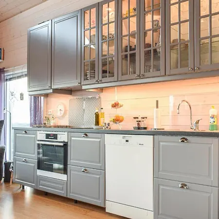 Stunning In Lindesnes W/ 6 Bedrooms Semesterbostad